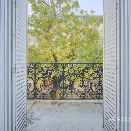 Spacious 3-bedroom In 14 - Alesia Apartment