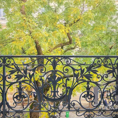 Spacious 3-bedroom In 14 - Alesia Apartment